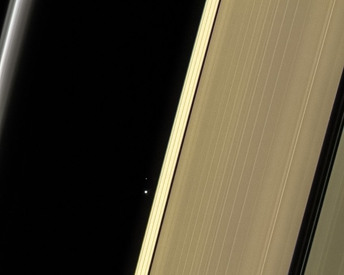 Trái Đất và Mặt Trăng nhìn từ khoảng cách 1,4 tỷ km ảnh 1