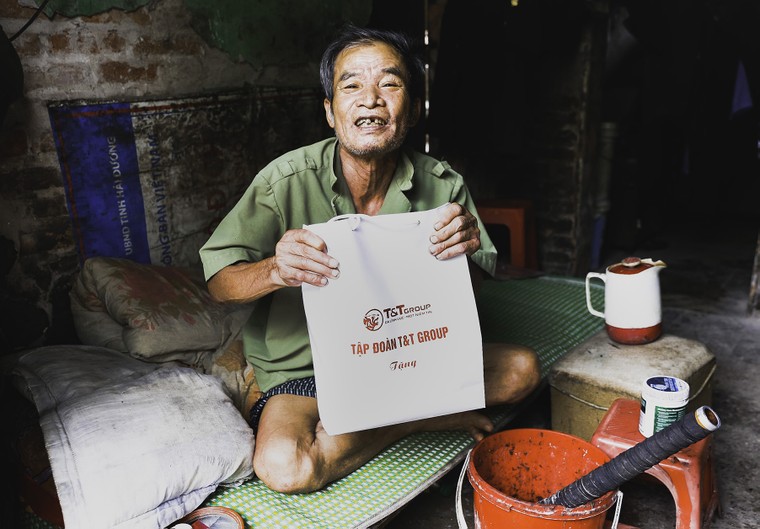 Chuyện về những đôi tay bàn tay ấm mùa Covid-19: Bởi vẻ đẹp cuộc đời là cho đi ảnh 12