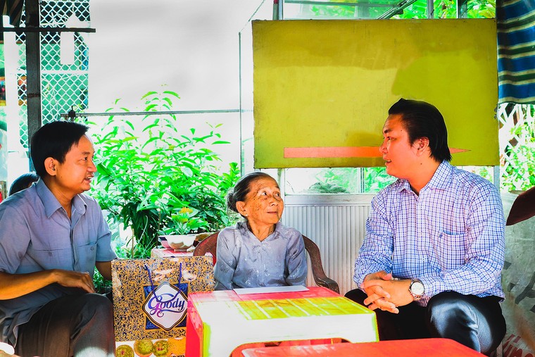 Chuyện về những đôi tay bàn tay ấm mùa Covid-19: Bởi vẻ đẹp cuộc đời là cho đi ảnh 15