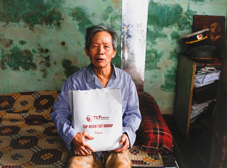 Chuyện về những đôi tay bàn tay ấm mùa Covid-19: Bởi vẻ đẹp cuộc đời là cho đi ảnh 16