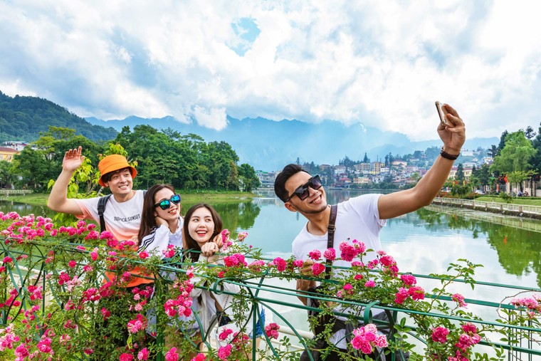 Sa Pa tràn ngập ưu đãi, du khách nô nức check-in giải nhiệt mùa hè ảnh 1