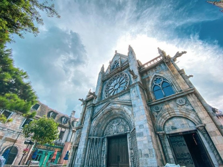 Blogger du lịch nổi tiếng gợi ý 5 điểm sống ảo tuyệt vời ở Bà Nà ảnh 2