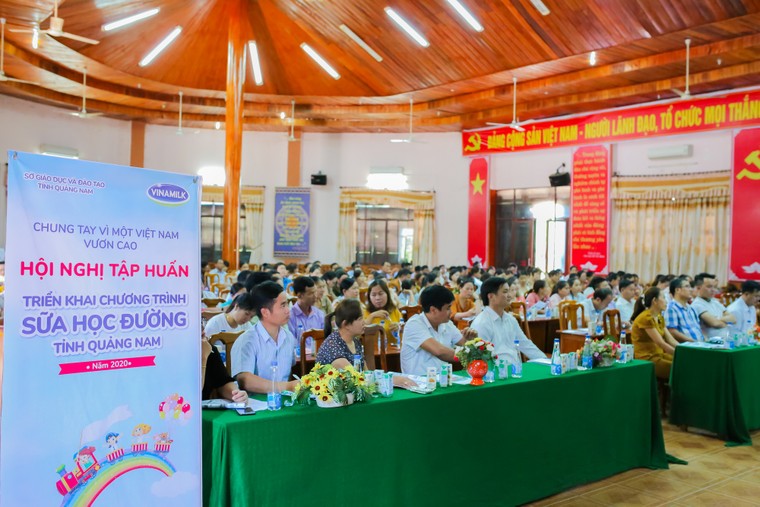 Quảng Nam - Nỗ lực để đưa sữa lên trường học vùng cao ảnh 4