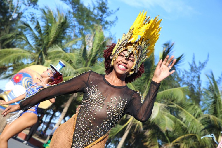 Du khách phấn khích với không khí Carnival rực rỡ sắc màu tại thành phố biển Sầm Sơn ảnh 2