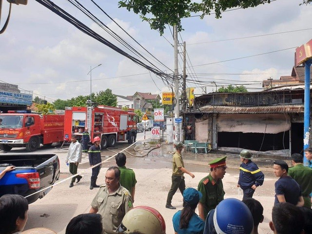 Hiện trường vụ cháy tiệm cầm đồ khiến 3 người chết ở Bình Dương ảnh 1