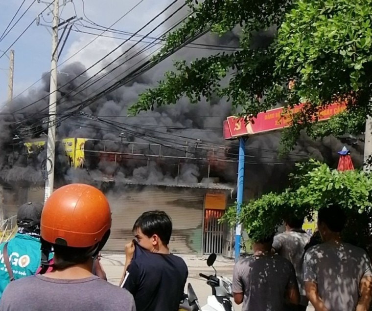 Hiện trường vụ cháy tiệm cầm đồ khiến 3 người chết ở Bình Dương ảnh 2