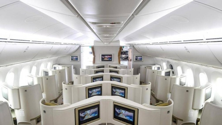 Chuyến bay về nước của phi công người Anh có gì đặc biệt? ảnh 1