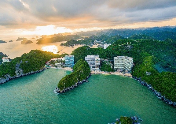 Chẳng cần đi Âu đi Á, 'vịnh biển đẹp nhất thế giới' đang chờ bạn khám phá ngay mùa hè này ảnh 7