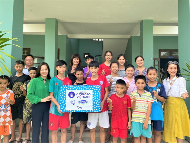 Chuỗi hoạt động mang sữa đến với trẻ em khó khăn của Vinamilk ảnh 1