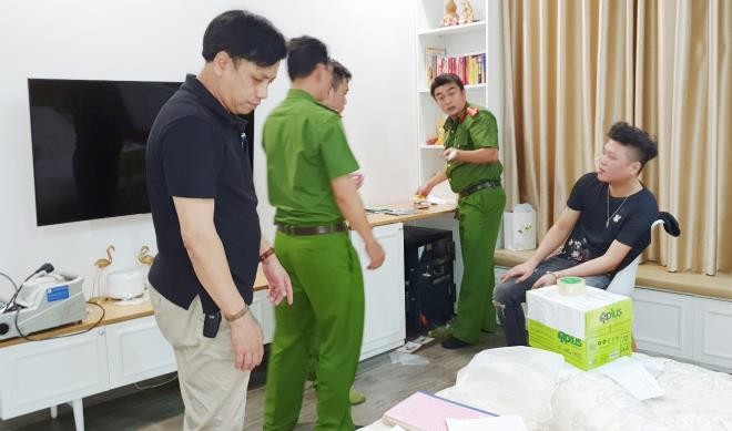 Triệt phá đường dây cá độ bóng đá qua mạng hơn 32 triệu USD ảnh 1