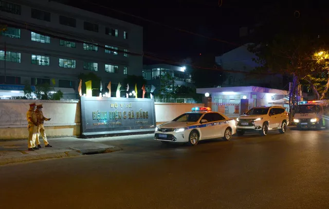 Đường phố Đà Nẵng vắng lặng trong ngày đầu giãn cách xã hội ảnh 9