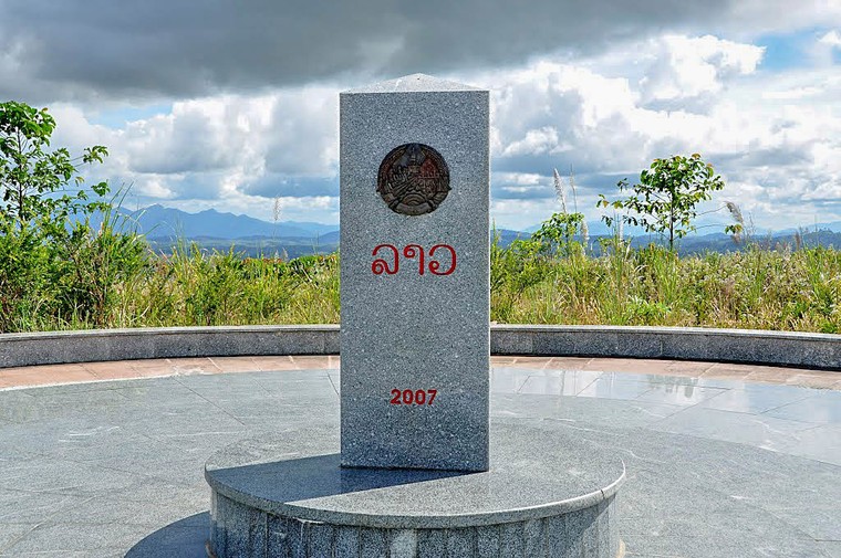 Điểm tiếp giáp giữa 3 nước nằm trên địa bàn của huyện nào?