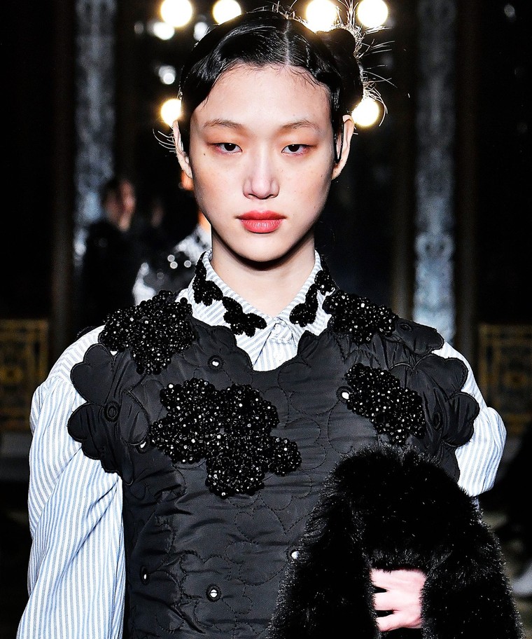 10 mỹ nhân có gương mặt thời trang của châu Á ảnh 4