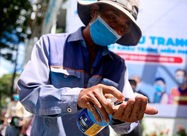 Sau ‘ATM gạo’, ‘ATM khẩu trang miễn phí’ xuất hiện tại TP.HCM ảnh 4