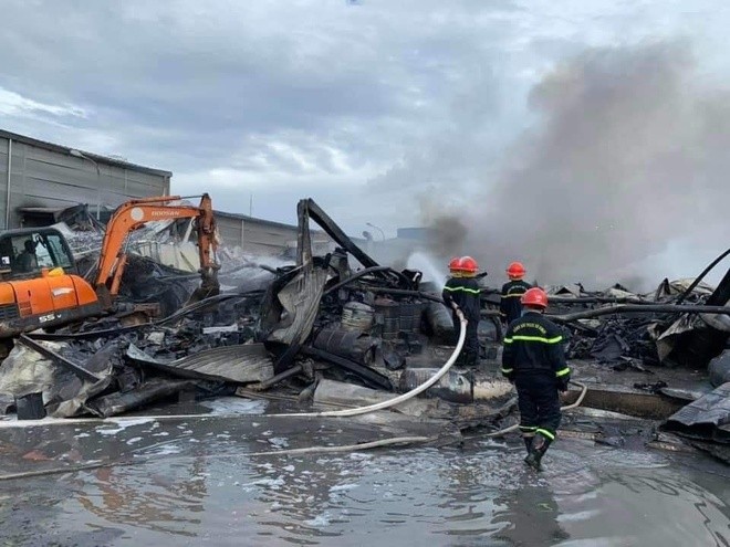 Toàn cảnh vụ cháy kho chứa sơn rộng 1.500 m2 ở Bắc Ninh ảnh 4