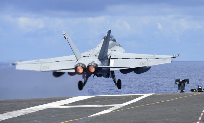 Tàu sân bay Mỹ diễn tập trên Biển Đông ảnh 1