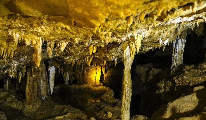Đâu là một hang động đẹp ở huyện Điện Biên?