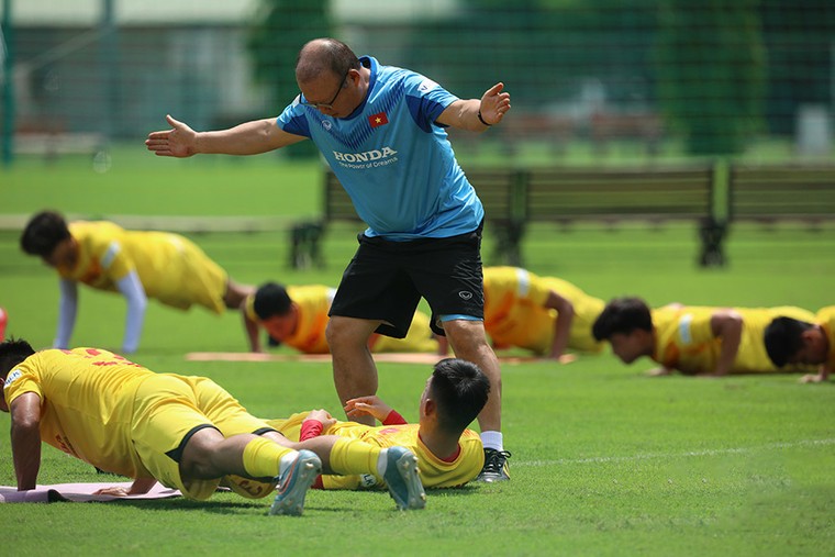 U22 Việt Nam luyện quân: Thầy Park chọn mặt gửi vàng ảnh 1