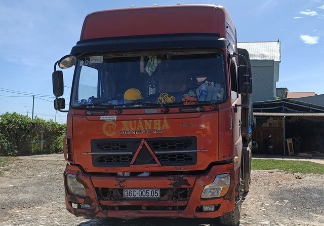 Phát hiện hàng chục tấn chất thải mang từ Ninh Bình vào Thanh Hóa đổ ảnh 1