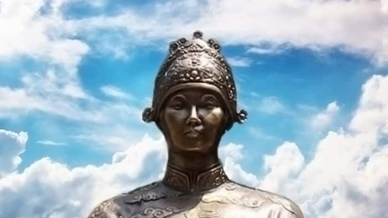 Bà tên thật là gì?