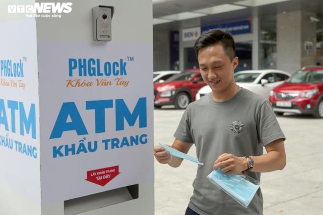 Cây 'ATM khẩu trang' miễn phí giúp người Hà Nội chống COVID-19 ảnh 7