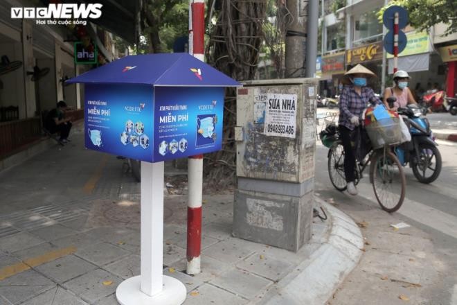 Cây 'ATM khẩu trang' miễn phí giúp người Hà Nội chống COVID-19 ảnh 9