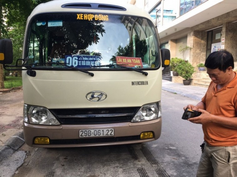 Lập biên bản xử phạt 3 xe đưa đón học sinh không phép tại Hà Nội ảnh 1