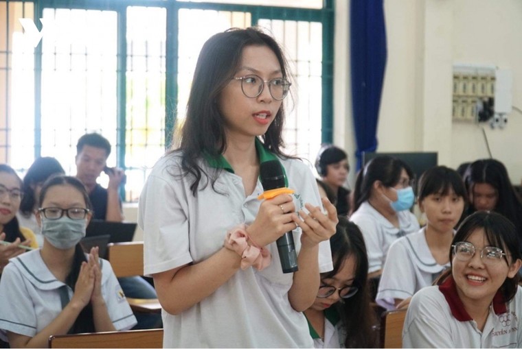 Học sinh sử dụng điện thoại trong giờ học: Cấm hay quản đều khó ảnh 3