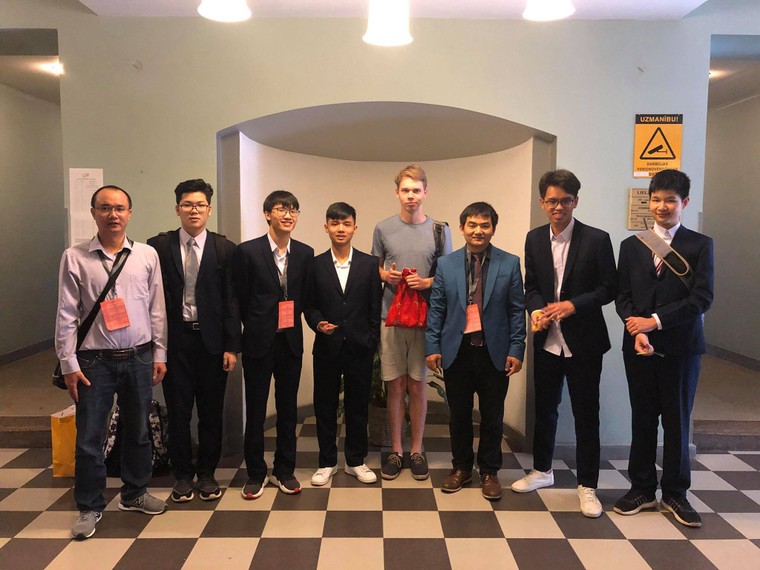 Không cao thủ tiếng Anh, vẫn đạt học bổng 'khủng' nhờ ý tưởng 'điên rồ' và sự bền bỉ khó tin ảnh 1