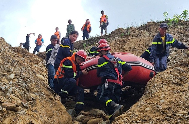 Toàn cảnh hiện trường sạt lở ở Rào Trăng 3 nhìn từ flycam ảnh 8