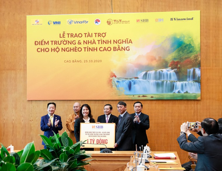 'Bầu Hiển' ủng hộ 5 tỷ đồng xây điểm trường và nhà tình nghĩa cho người nghèo tỉnh Cao Bằng ảnh 1