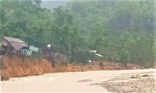Quảng Nam tiếp tục xảy ra sạt lở khiến 14 nhà dân và 1 trường học bị vùi lấp ảnh 2