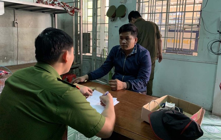 Triệu tập đối tượng giẫm đạp nữ sinh dã man sau va chạm giao thông ảnh 1