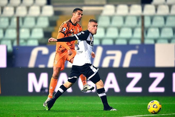 Ronaldo vượt kỷ lục của Pele ảnh 1