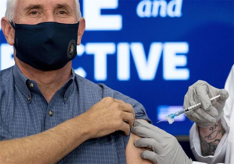 Ông Biden 'lên truyền hình' tiêm vắc-xin ngừa Covid-19 ảnh 1