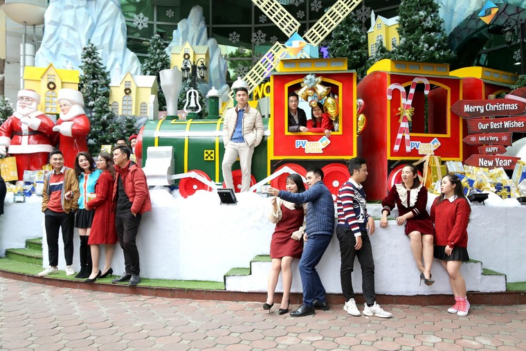 Đón Giáng sinh và năm mới trên 'chuyến tàu trở lại tuổi thơ' ảnh 5