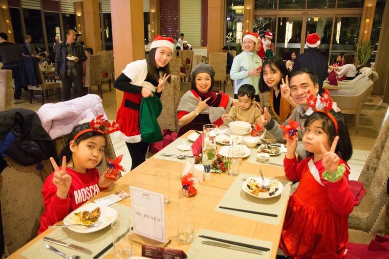 Trầm trồ với xứ sở Giáng Sinh đẹp tựa trời Âu tại các khu nghỉ dưỡng FLC ảnh 6