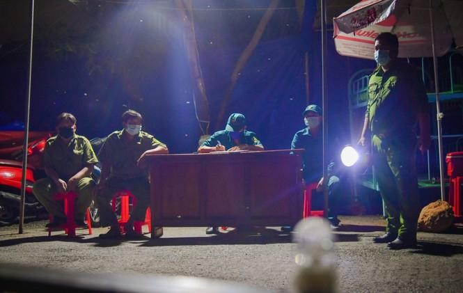 Những ‘lá chắn thép’ trên tuyến đầu phòng chống dịch COVID-19 ở biên giới ảnh 3