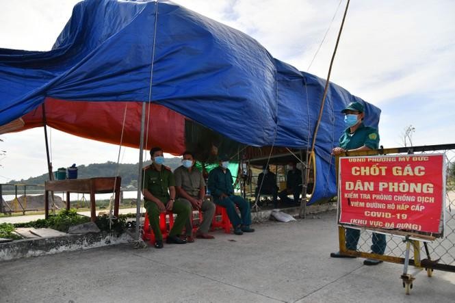 Những ‘lá chắn thép’ trên tuyến đầu phòng chống dịch COVID-19 ở biên giới ảnh 6