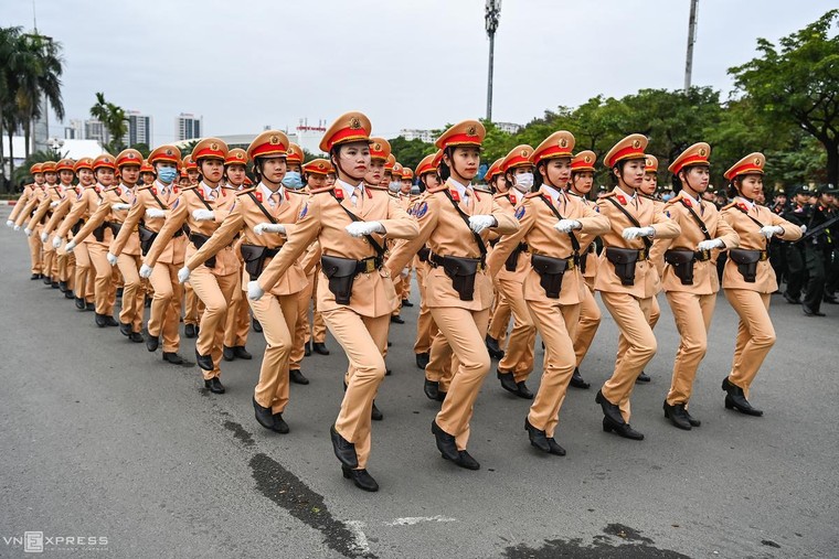 Xe bọc thép cùng 6.000 người xuất quân bảo vệ Đại hội Đảng ảnh 3