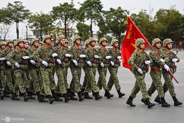 Xe bọc thép cùng 6.000 người xuất quân bảo vệ Đại hội Đảng ảnh 4