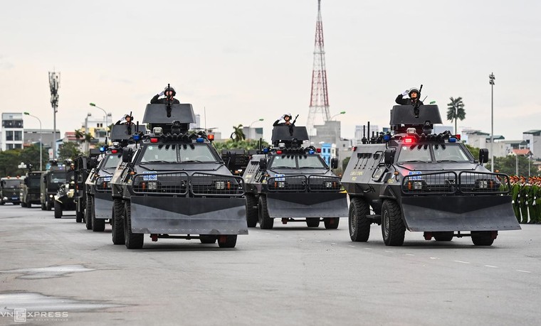 Xe bọc thép cùng 6.000 người xuất quân bảo vệ Đại hội Đảng ảnh 5