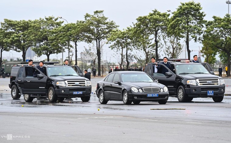 Xe bọc thép cùng 6.000 người xuất quân bảo vệ Đại hội Đảng ảnh 9