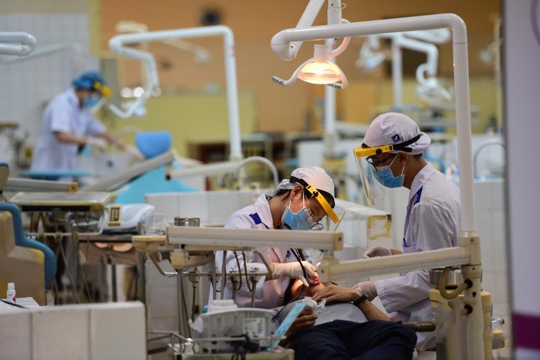 Các trường đại học tư thục đua nhau mở khối ngành y, dược: Bộ GD&ĐT nói gì? ảnh 1