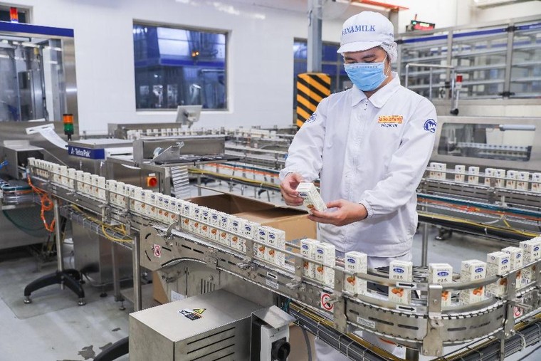 Vinamilk chào 2021 với lô sản phẩm sữa hạt và sữa đặc lớn xuất khẩu đi Trung Quốc ảnh 2
