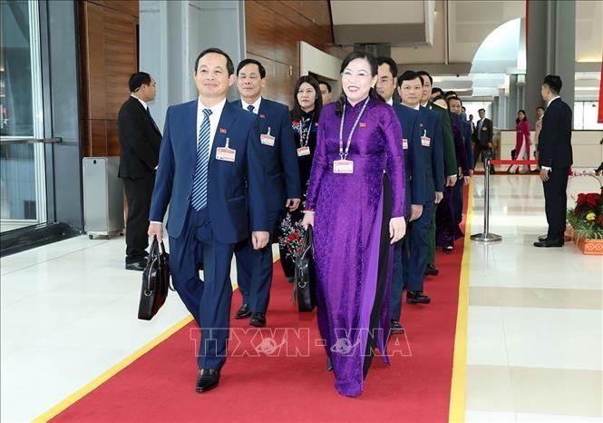 Chiều 27/1, đại biểu tiếp tục thảo luận về văn kiện đại hội tại hội trường ảnh 2