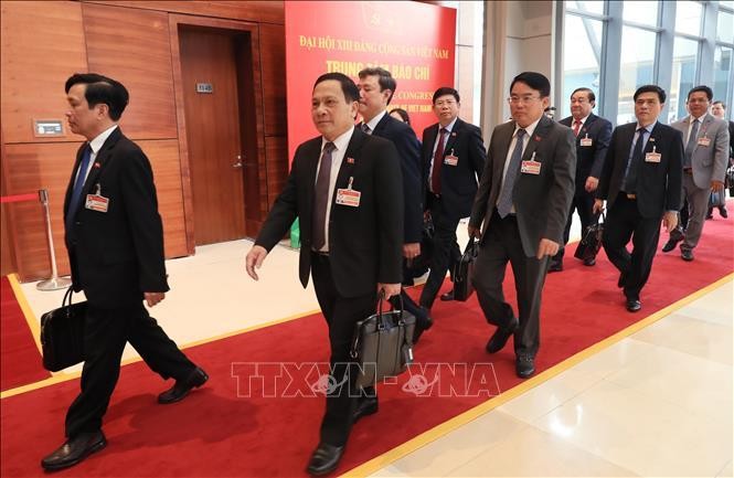 Chiều 27/1, đại biểu tiếp tục thảo luận về văn kiện đại hội tại hội trường ảnh 3