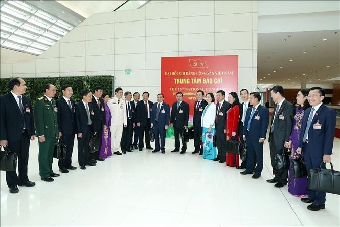 Chiều 27/1, đại biểu tiếp tục thảo luận về văn kiện đại hội tại hội trường ảnh 9