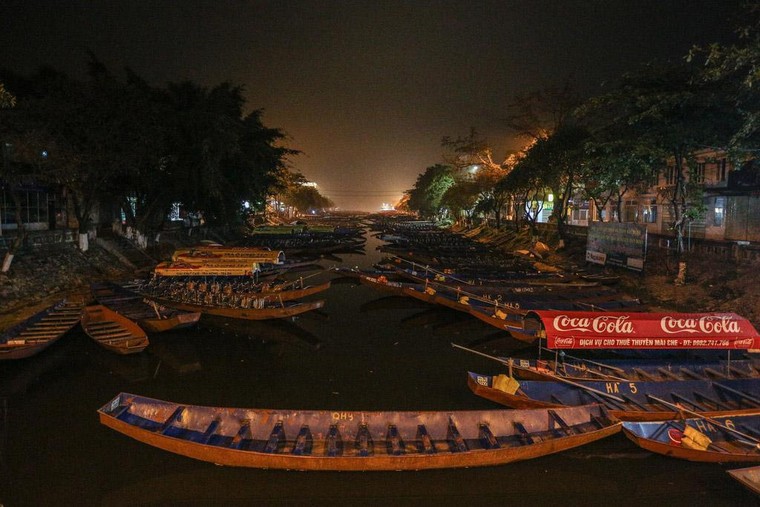 Chùa Hương vắng khách trong ngày đầu mở cửa trở lại ảnh 1