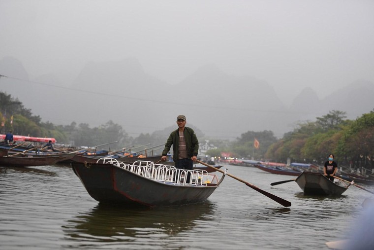 Chùa Hương vắng khách trong ngày đầu mở cửa trở lại ảnh 11